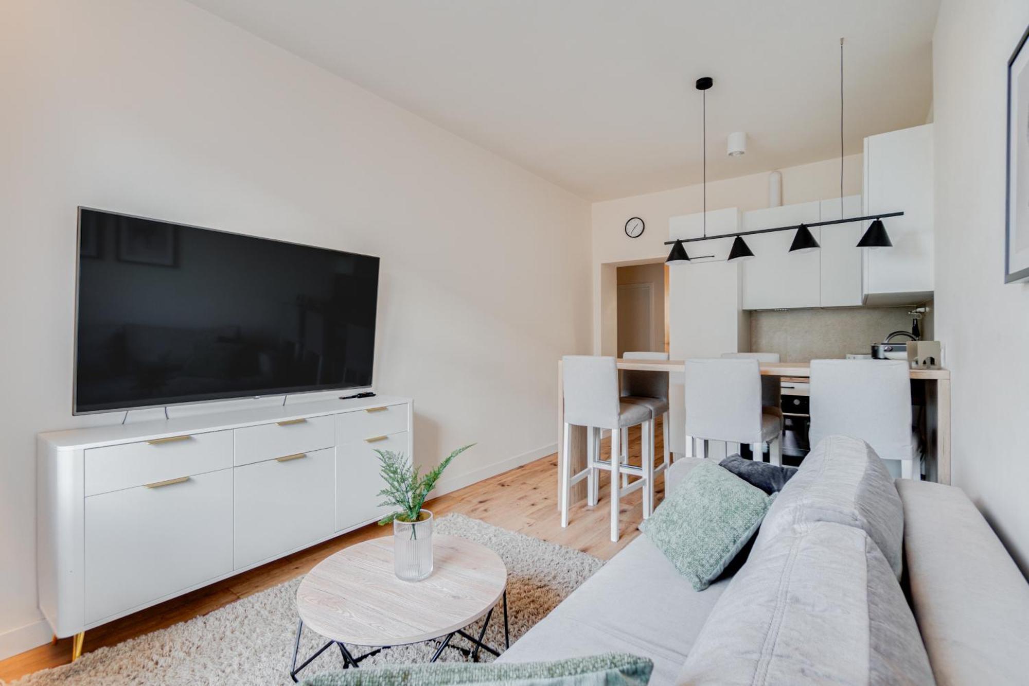 Bright Day - Self Check-in 24h, 10 Min Market Square Apartment *