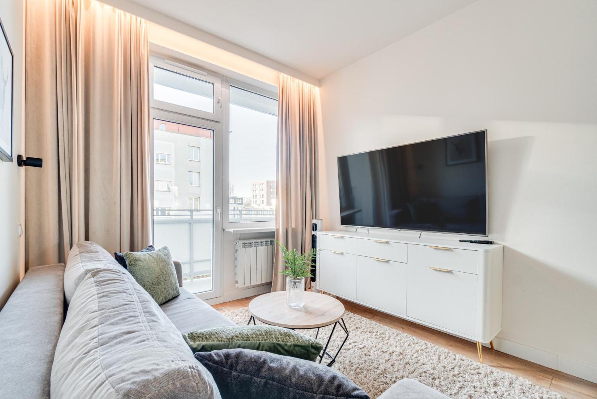 Bright Day - Self Check-in 24h, 10 Min Market Square Apartment